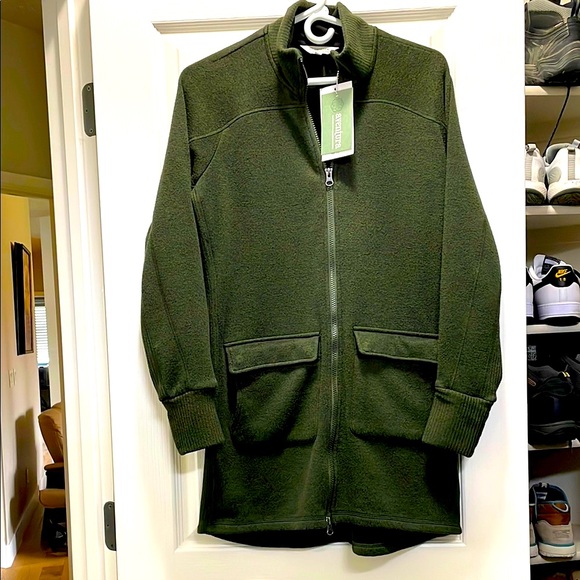 Aventura Women’s Full Zip Forest Green Jacket.  Mid length. Lightweight yet warm - Picture 2 of 7